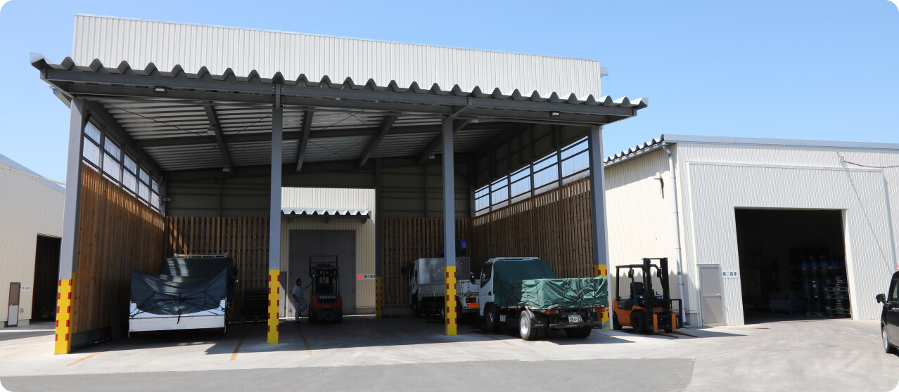 本社ガレージの外観